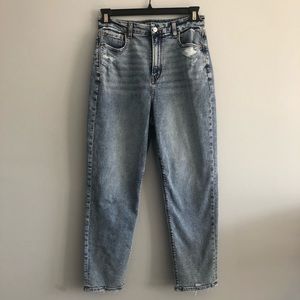 American Eagle Size 10 light wash curvy mom jean